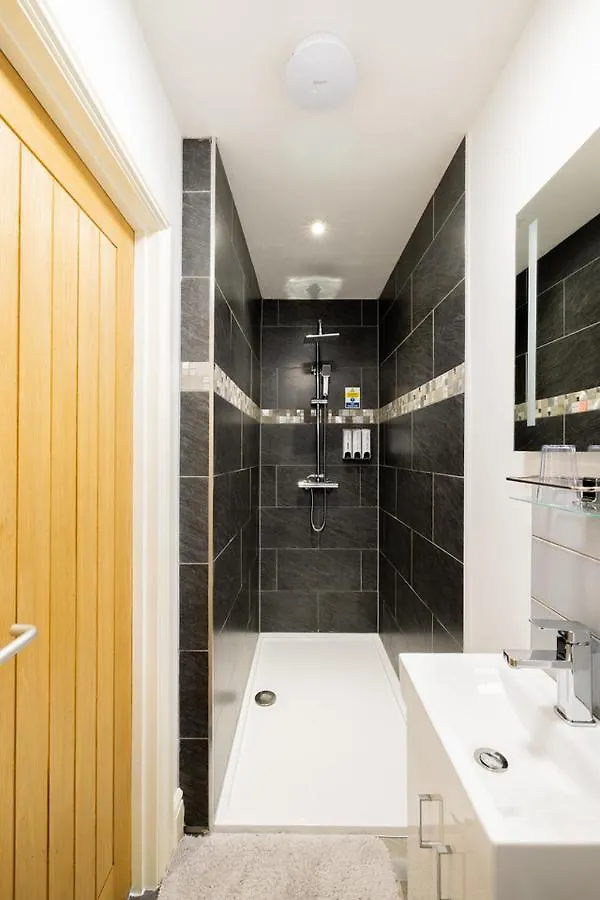 Hillcrest Studio Apartments Cleethorpes Guest house